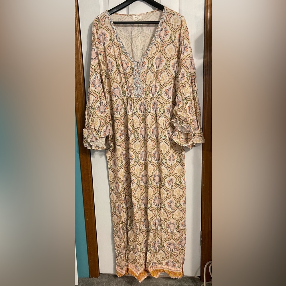 Woman’s dress - Picture 2 of 9